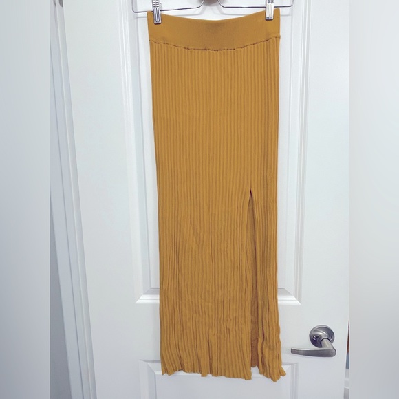 Aritzia Wilfred knit slit skirt in US size S - Picture 1 of 11